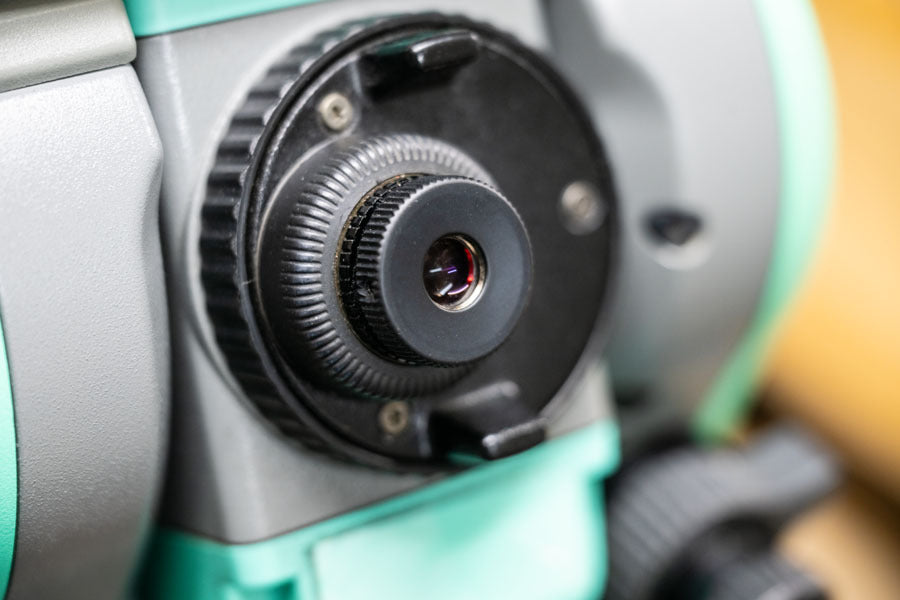 Nikon Nivo5.SCL Total Station with Micrometer Clamp 5" Reading [r1248215440]