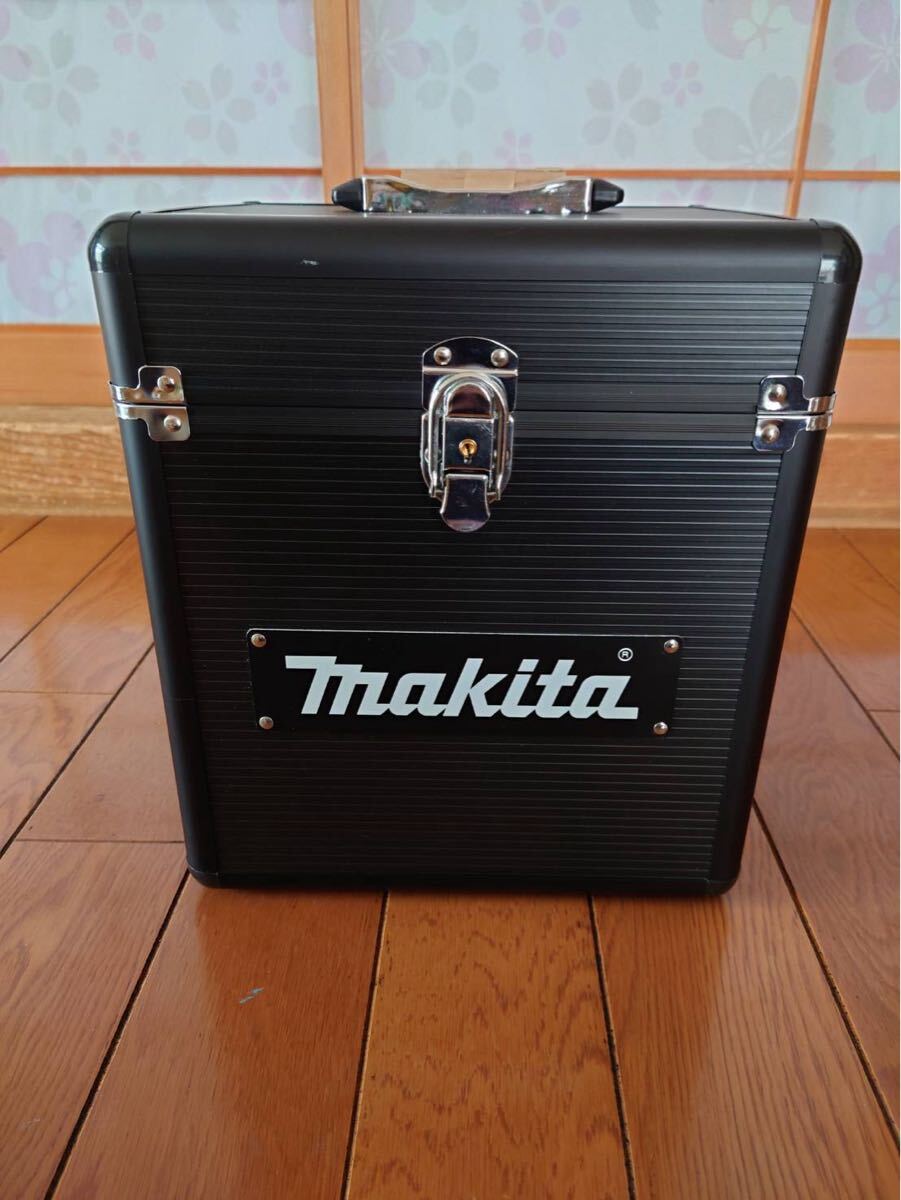 Makita SK314GDZ Rechargeable Indoor Outdoor Marker with DC10SA Charger and BL1040B Battery [l1175857636]