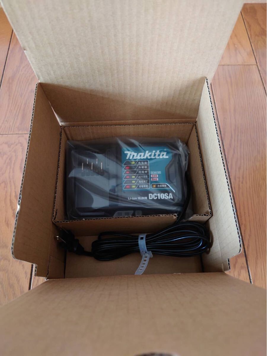 Makita SK314GDZ Rechargeable Indoor Outdoor Marker with DC10SA Charger and BL1040B Battery [l1175857636]