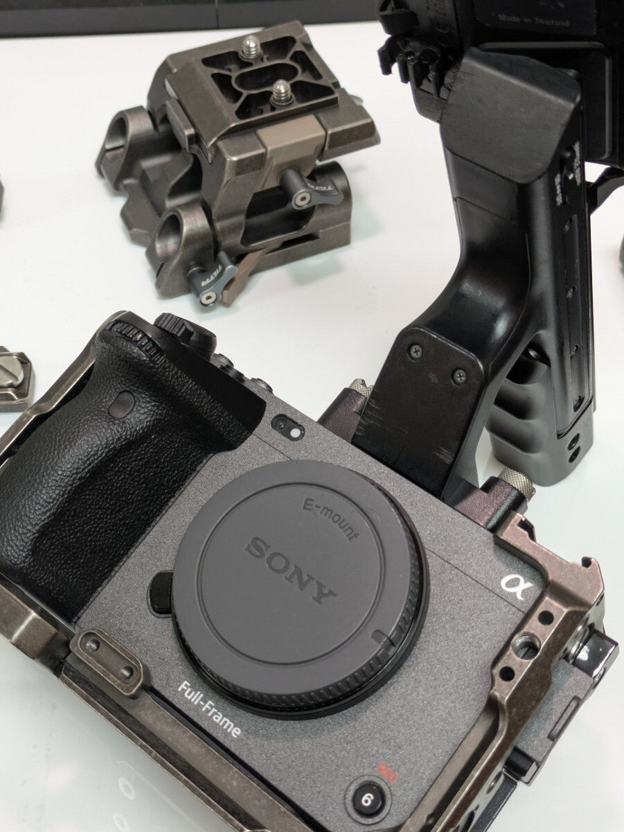 SONY ILME-FX3 Camera Body with XLR Handle and Tilta Rig 4 pcs Battery [b1242489402]