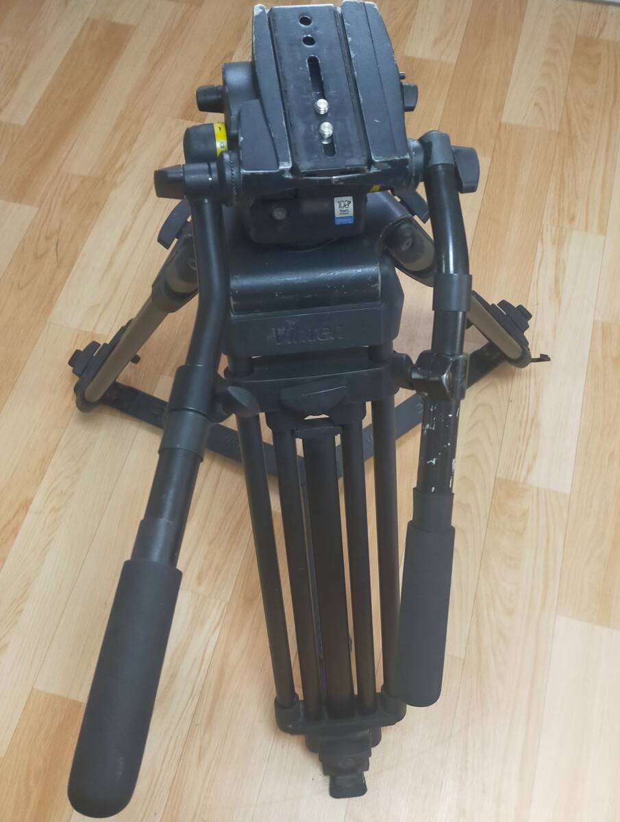 Vinten Vision100 Tripod Head with Carbon Fiber Tripod and Ground Spreader [w1239495877]