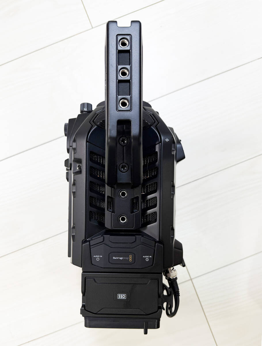 Blackmagic URSA Mini Pro 4.6K G2 Camera with Top Handle, Shoulder Pad, SSD Adapter, B4 Mount [e1242064419]