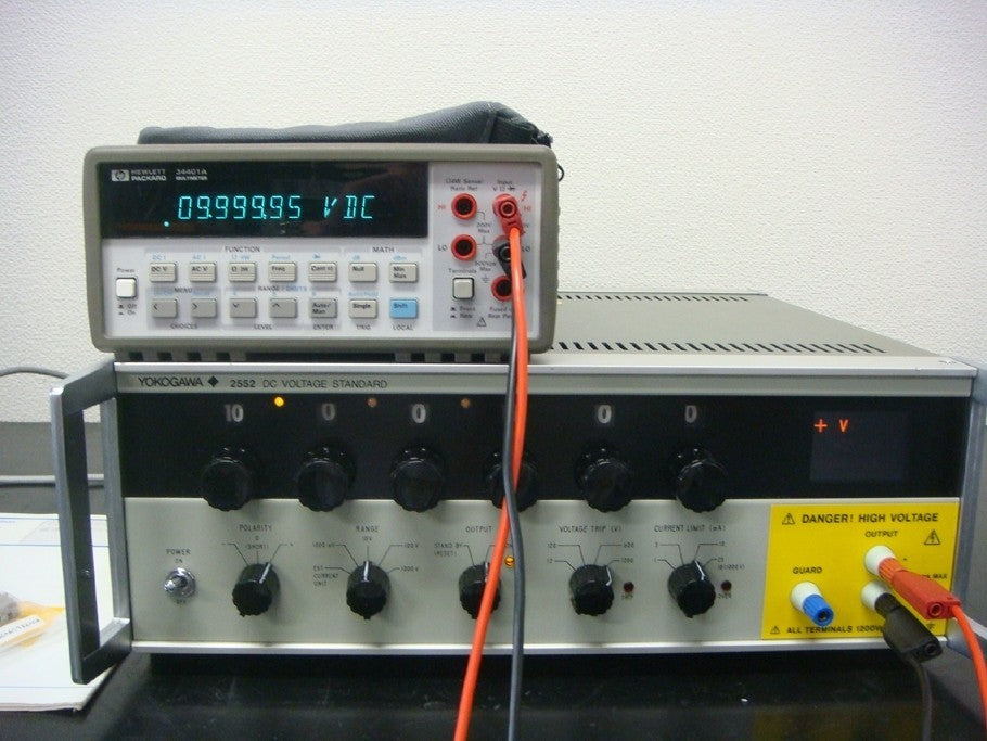 Yokogawa 2552-12 DC Standard Voltage Generator 1200V 25mA [e1048594392]
