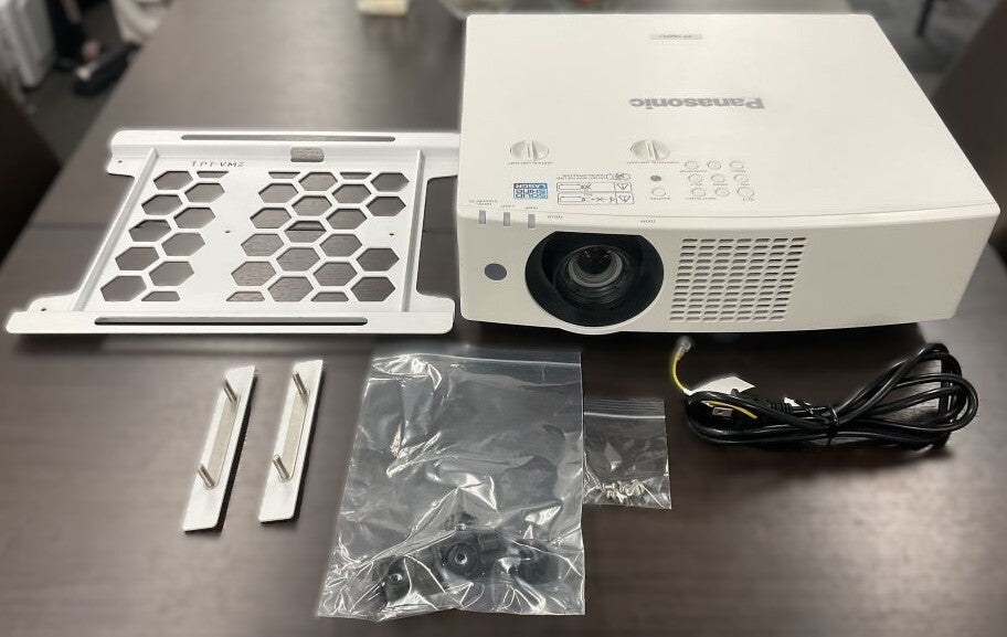Panasonic PT-VMZ51J LCD Projector 5200lm [l1217842389]