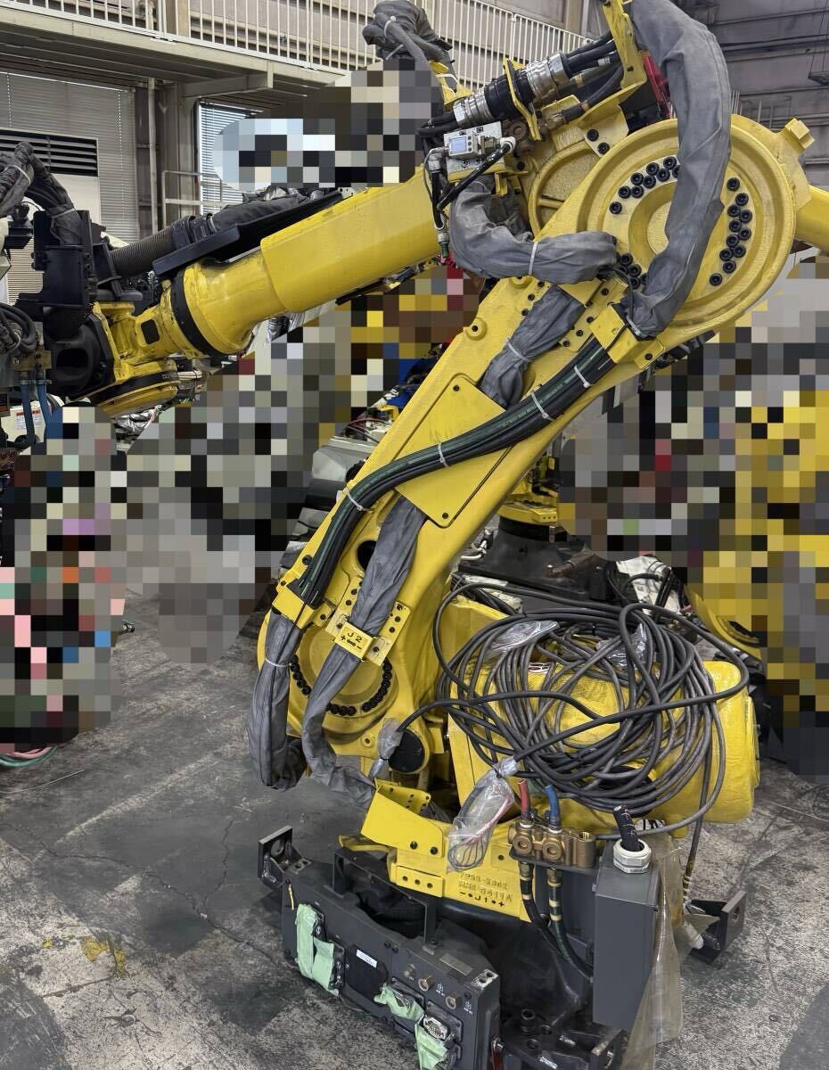 FANUC R-2000iC/165F Industrial Robot [q1236895362]