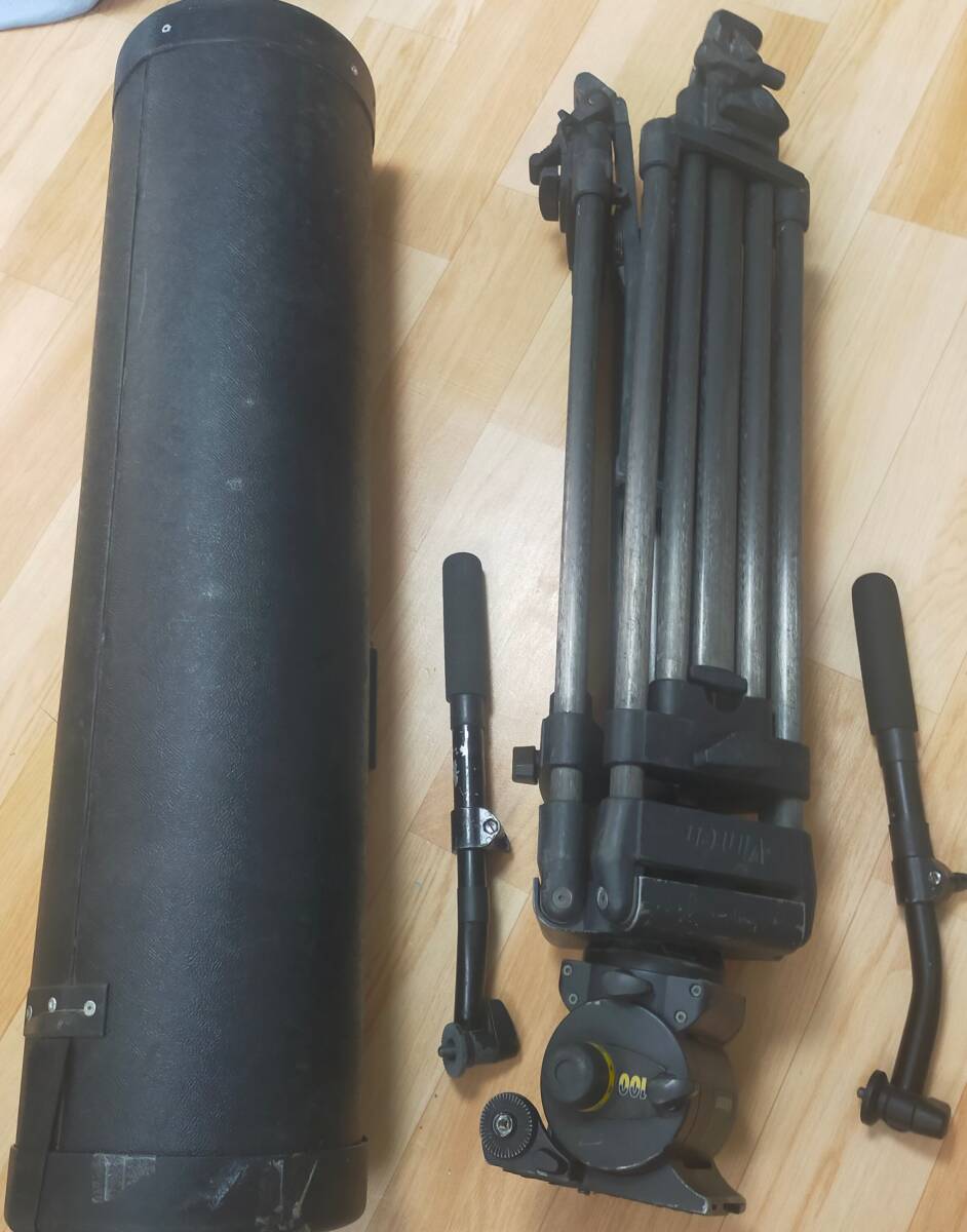 Vinten Vision100 Tripod Head with Carbon Fiber Tripod and Ground Spreader [w1239495877]