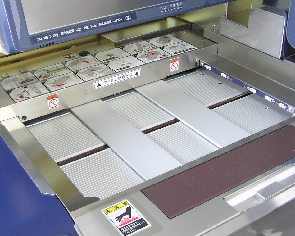 Teraoka AW-5600FX II Automatic Wrapping and Weigh Labeling Machine 200V (as-is) [s1237880129]