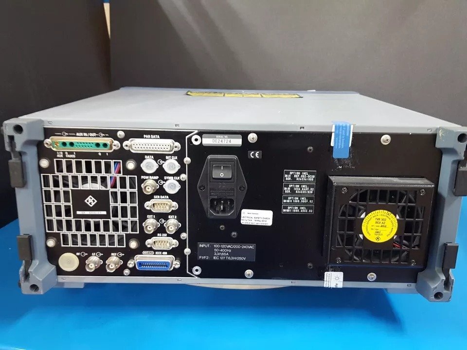 Rohde & Schwarz SMIQ02B Vector Signal Generator 300kHz-2.2GHz [c1164772435]