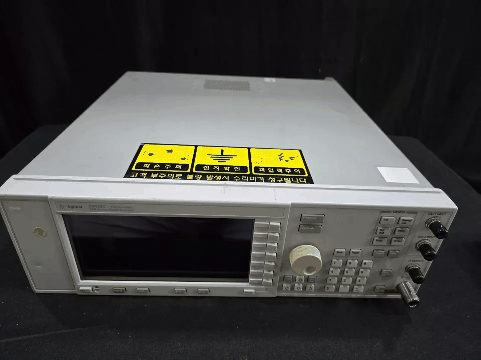 Agilent E4428C Signal Generator 250kHz-6GHz (for parts) [1165927891]