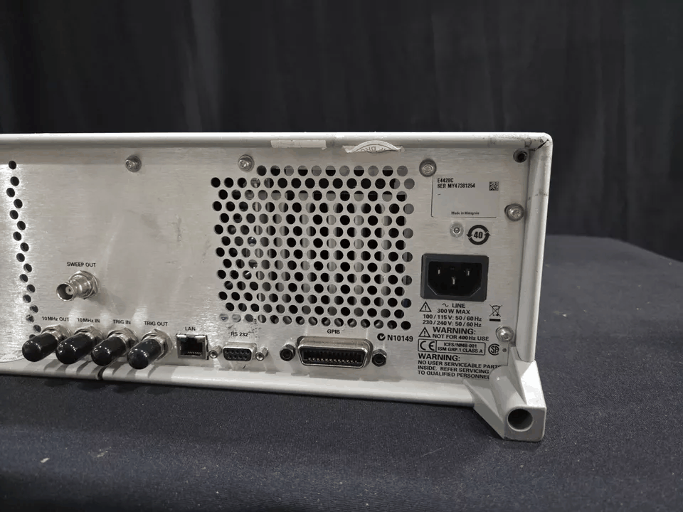 Agilent E4428C Signal Generator 250kHz-6GHz (for parts) [1165927891]