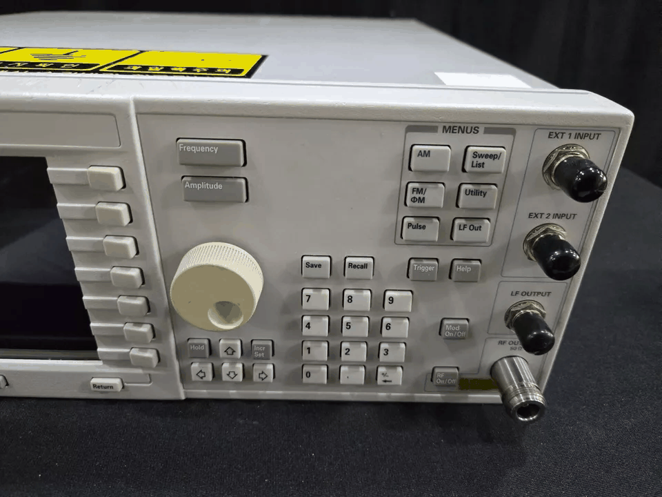 Agilent E4428C Signal Generator 250kHz-6GHz (for parts) [1165927891]
