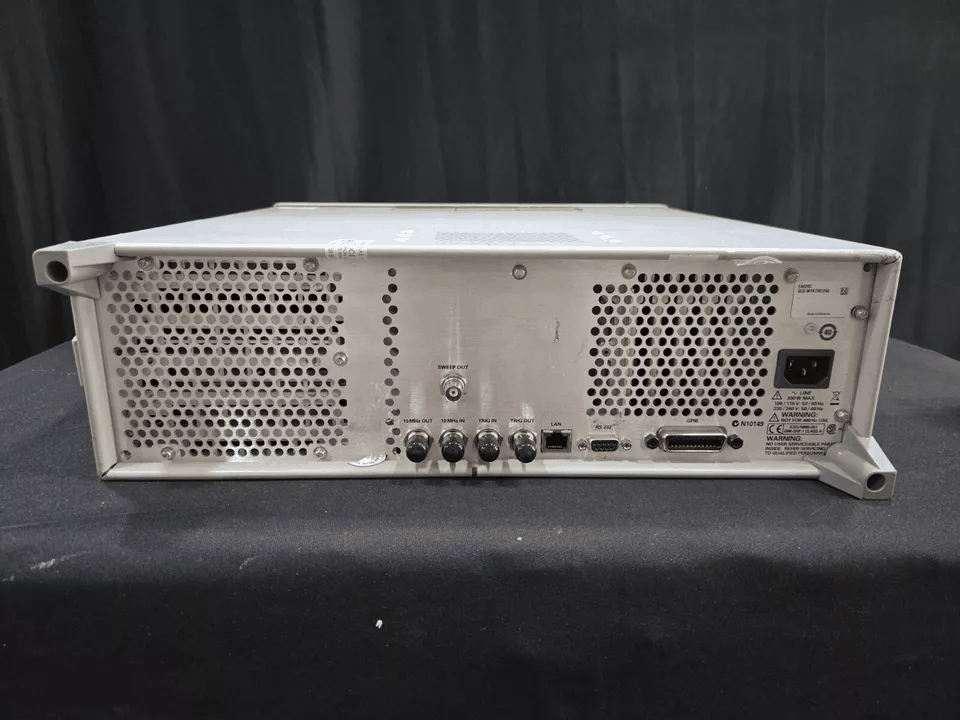 Agilent E4428C Signal Generator 250kHz-6GHz (for parts) [1165927891]