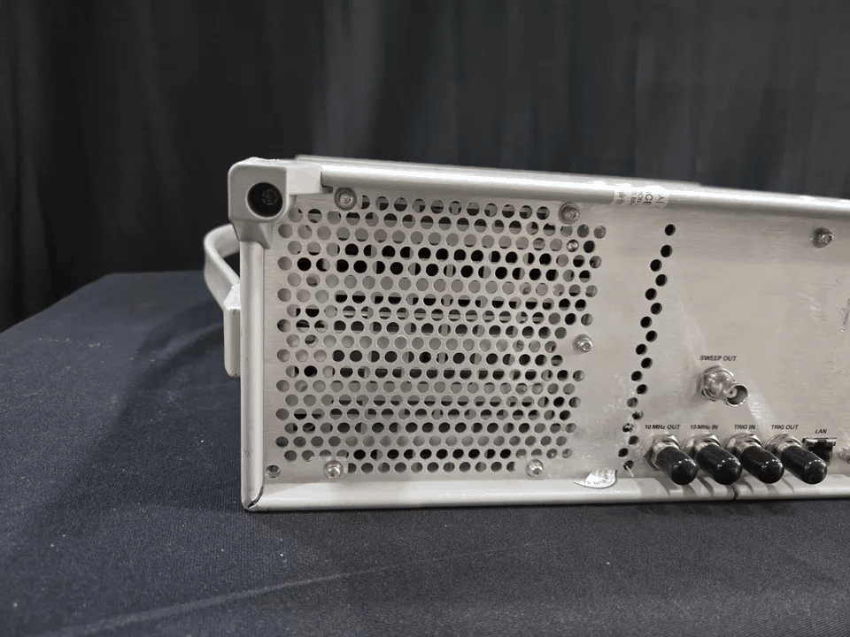 Agilent E4428C Signal Generator 250kHz-6GHz (for parts) [1165927891]
