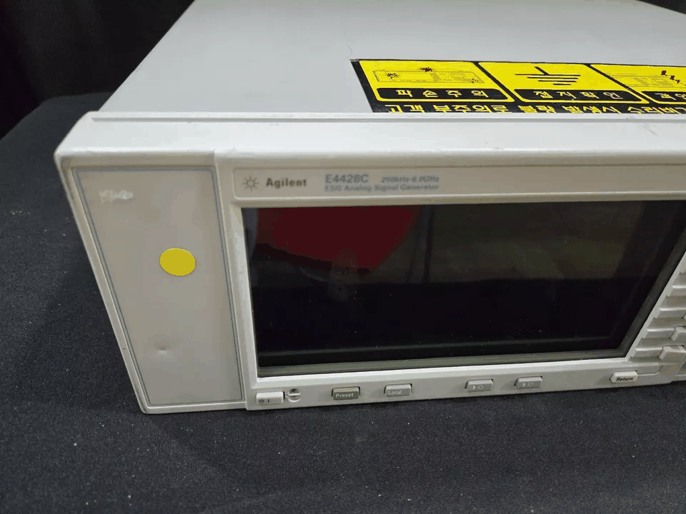 Agilent E4428C Signal Generator 250kHz-6GHz (for parts) [1165927891]