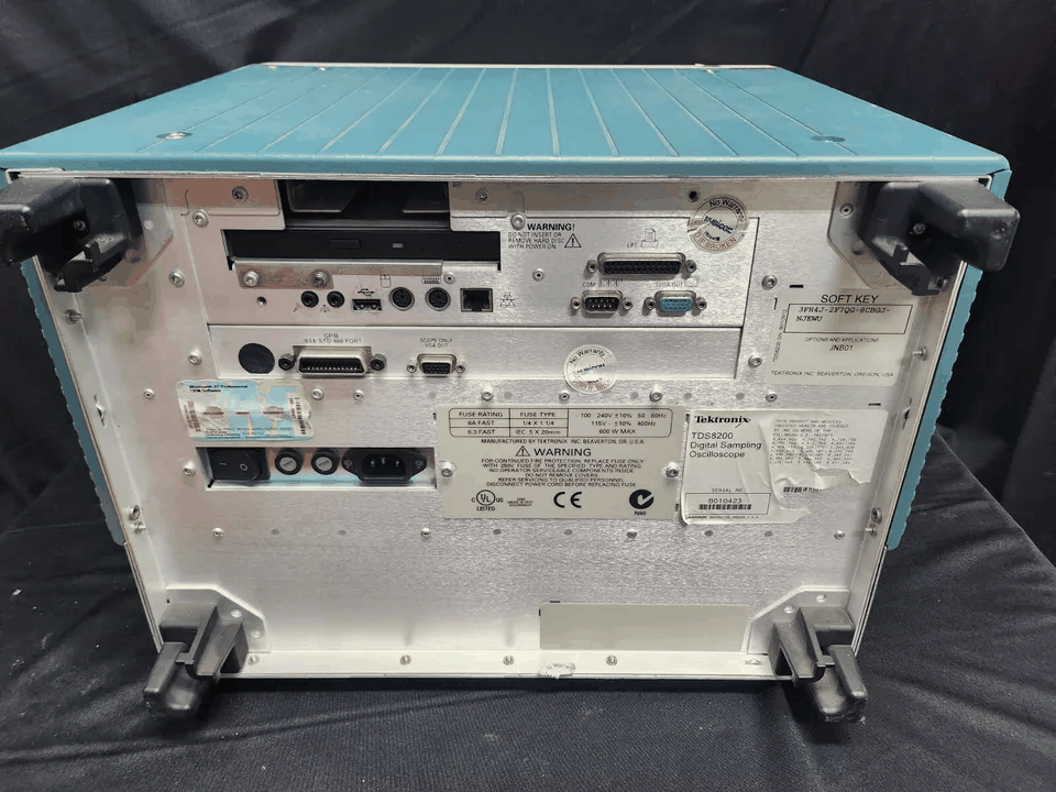 Tektronix TDS8200 Digital Sampling Oscilloscope (as-is) [o1166211611]