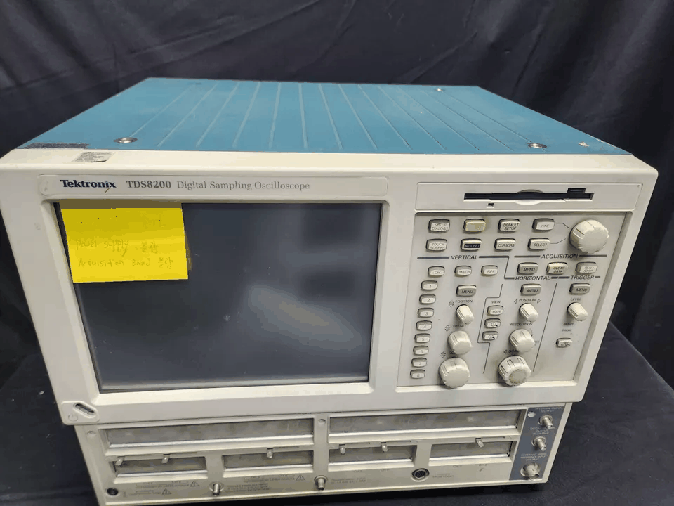 Tektronix TDS8200 Digital Sampling Oscilloscope (as-is) [o1166211611]