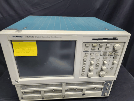 Tektronix TDS8200 Digital Sampling Oscilloscope (as-is) [o1166211611]