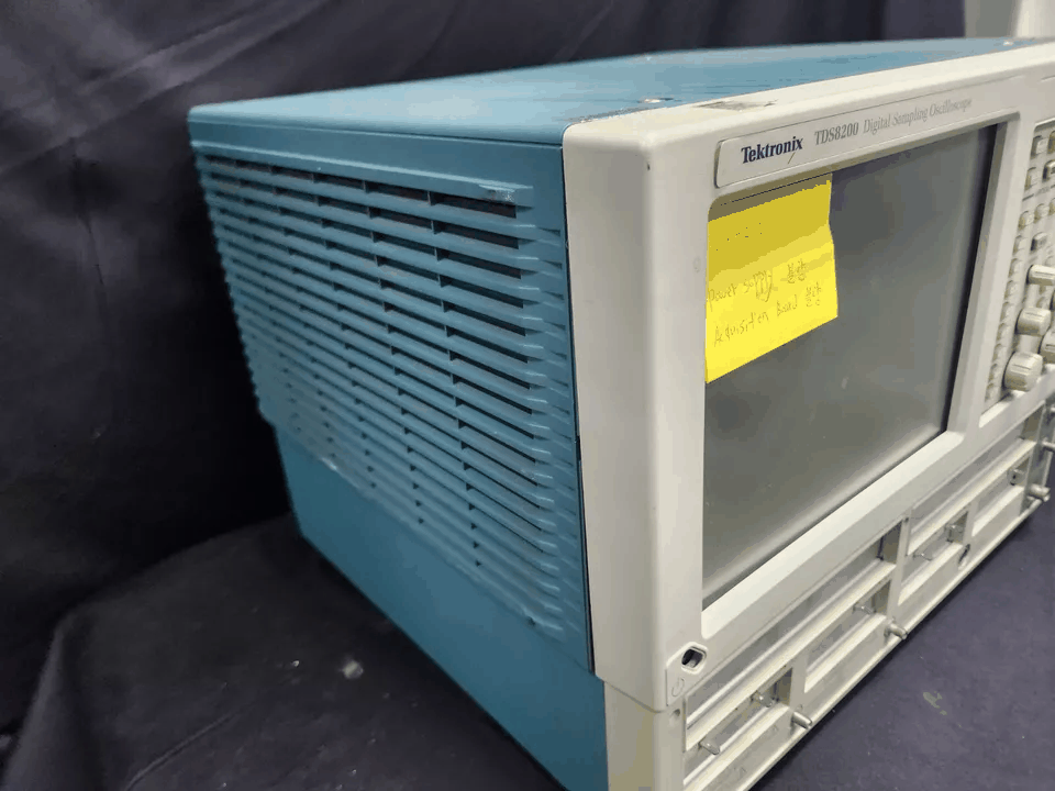 Tektronix TDS8200 Digital Sampling Oscilloscope (as-is) [o1166211611]