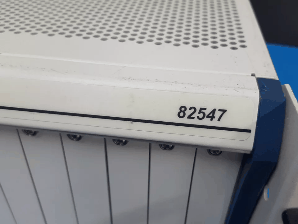 Aeroflex 82547 PXI Mainframe 18 slots [j1166705640]