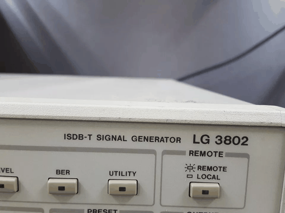 Leader LG3802 ISDB-T Signal Generator with Opt.70 (for parts or not working) [k1173281288]