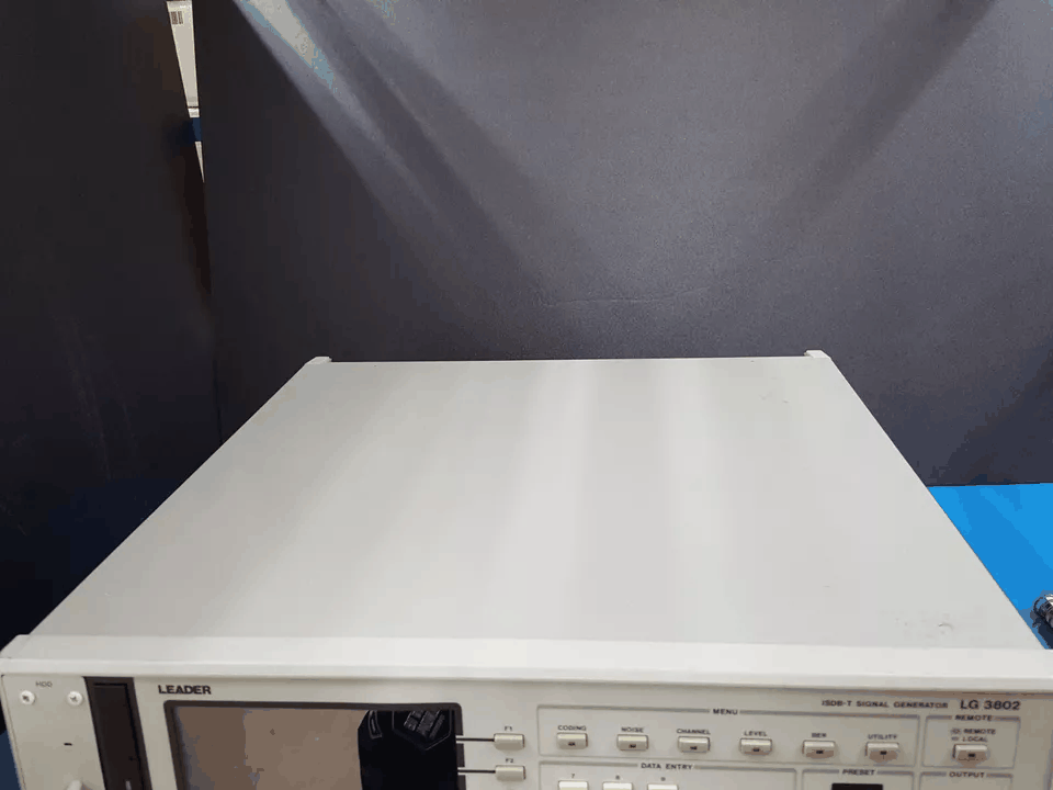 Leader LG3802 ISDB-T Signal Generator with Opt.70 (for parts or not working) [k1173281288]