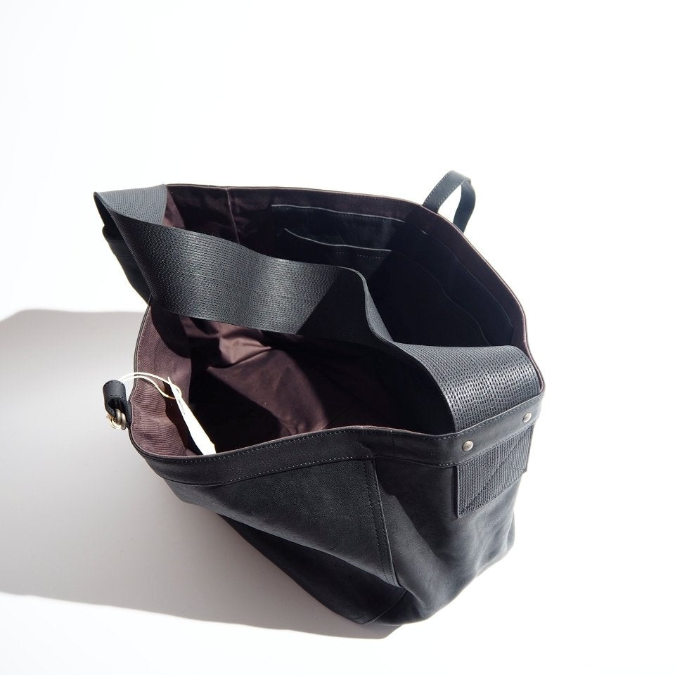 T.T Taiga Takahashi 004 Newsboy Bag Horse Leather Shoulder Bag Black [g1215376448]