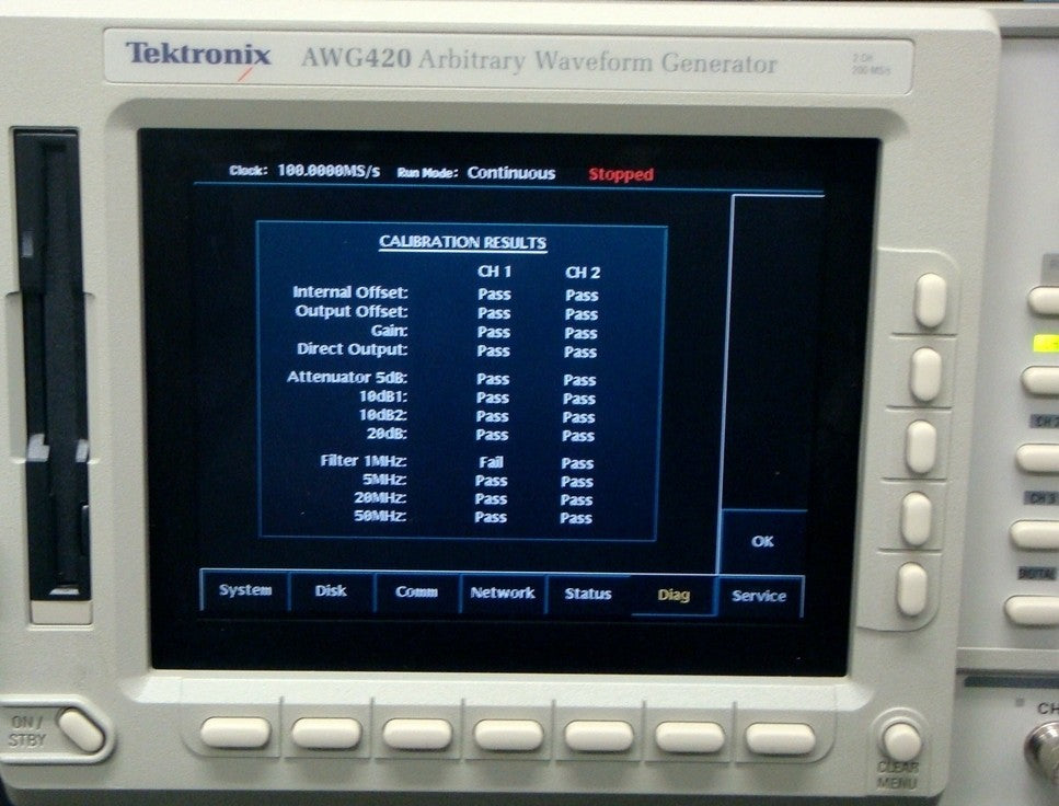 Tektronix AWG420 Arbitrary Waveform Generator 200MHz 16bit 2CH [n412879797]